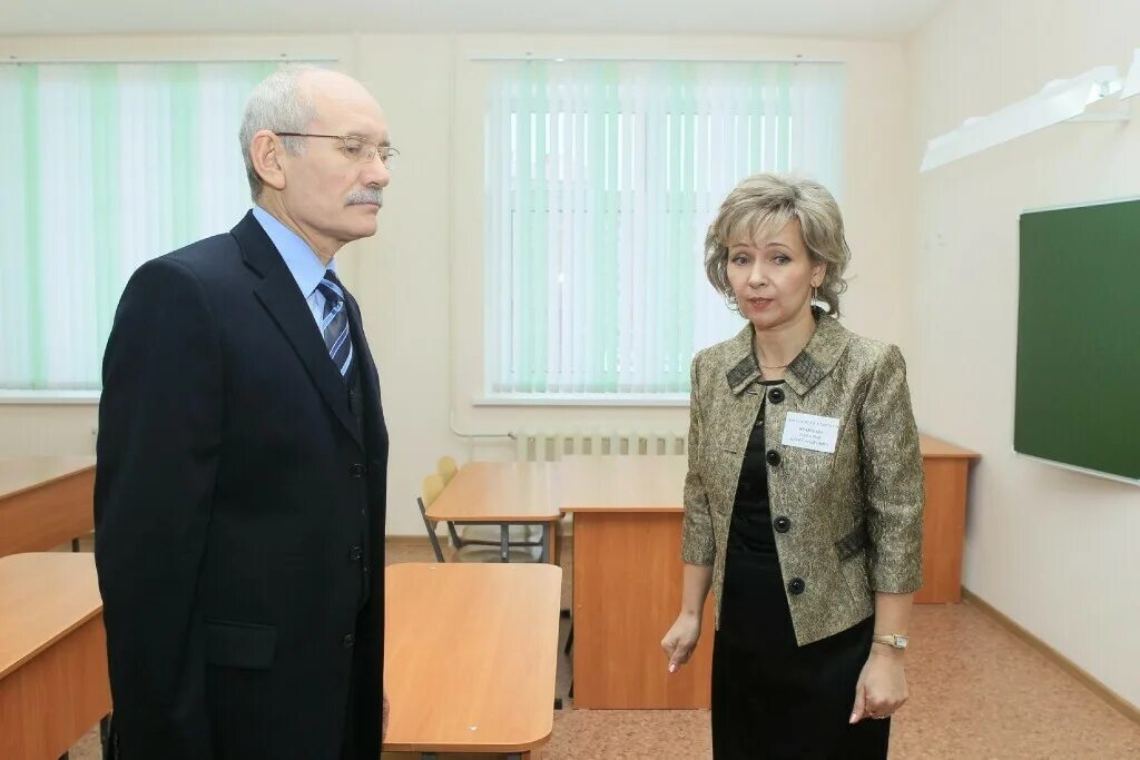 Гимназия 159 омск учителя. 159 лицей уфа. Директор школы 159 уфа. Уфа директор 159 школы. Школа 159 уфа внутри.