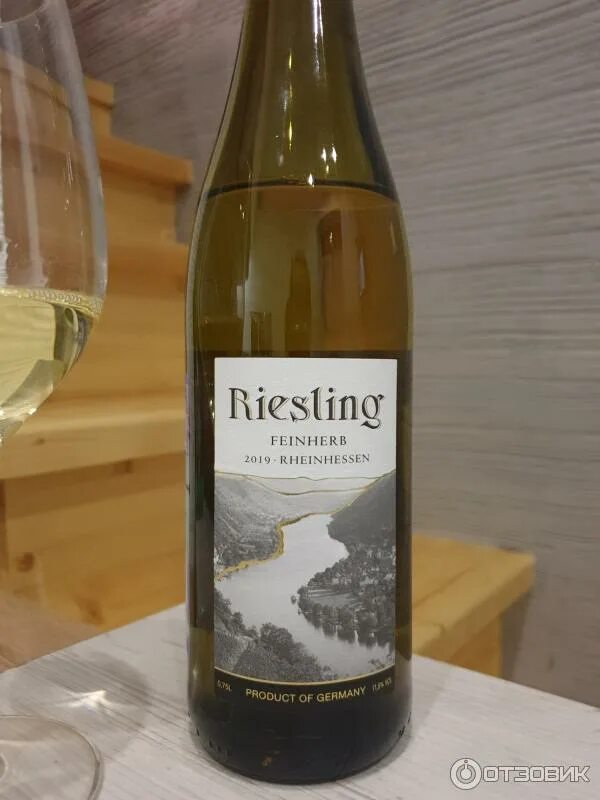 Рислинг германия. Рислинг Feinherb. Рейнхессен вино Рислинг. Вино белое полусухое Riesling Rheinhessen Feinherb. Вино Рислинг белое полусухое.