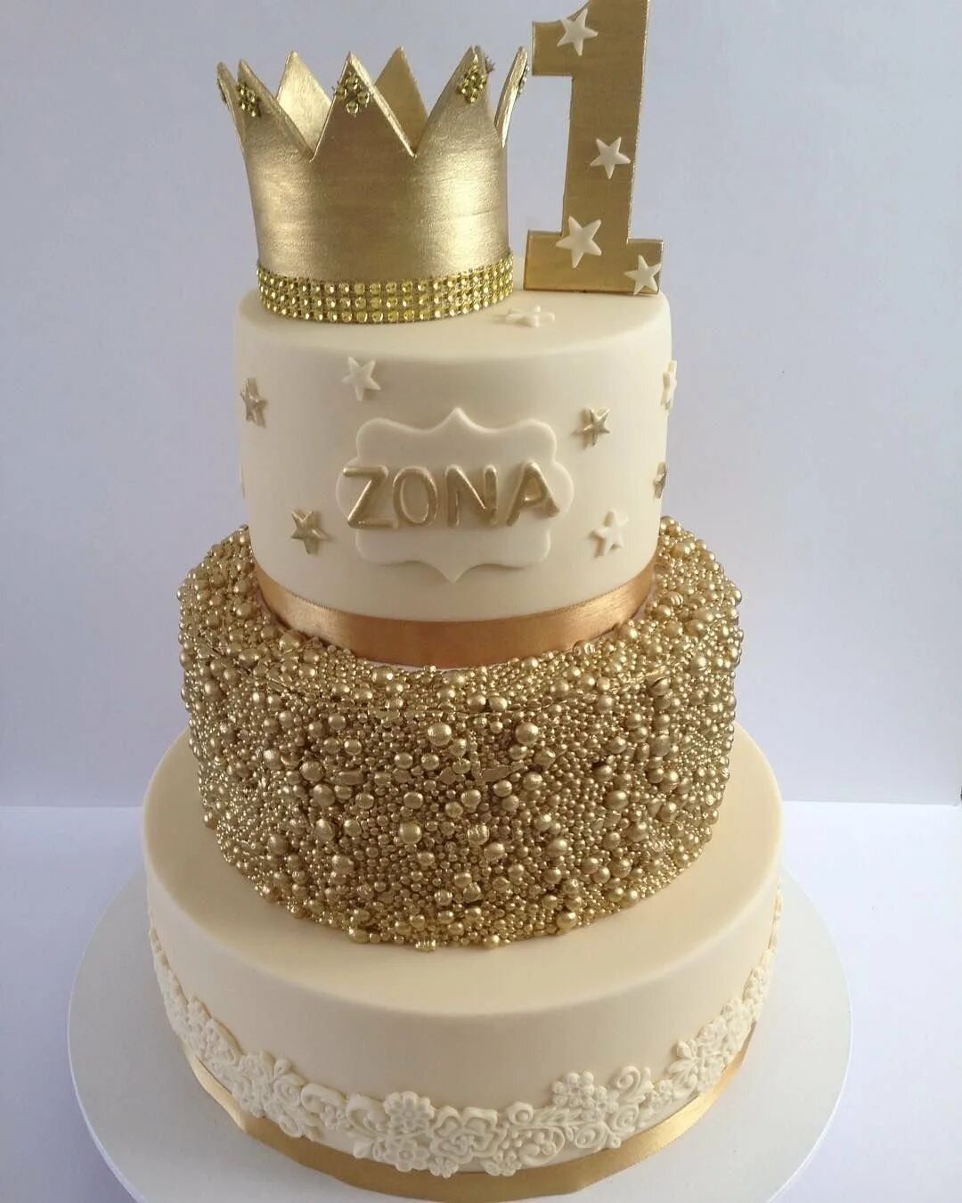 Золотой торт для девочки. Султанский золотой торт. Торт с короной для мальчика. Торт с короной. Торт для девочки золотой.