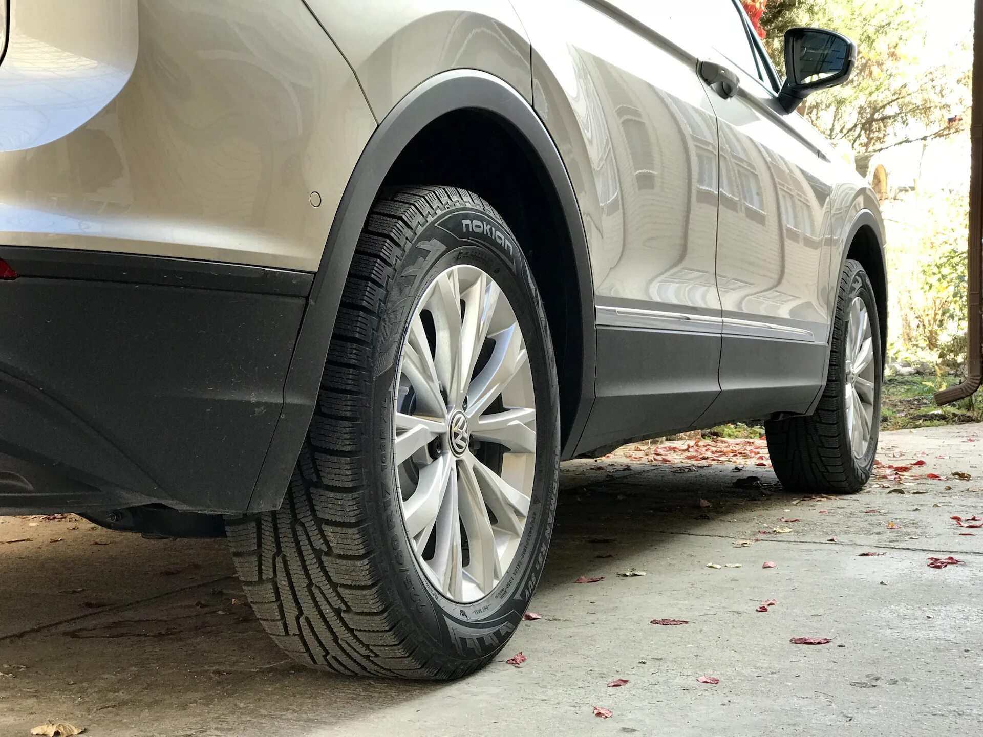 Volkswagen tiguan шины. 225/60 R17 Tiguan 2. 235/60 R17 Tiguan. Tiguan 215 60 r17. 235/60/18 Tiguan 2.