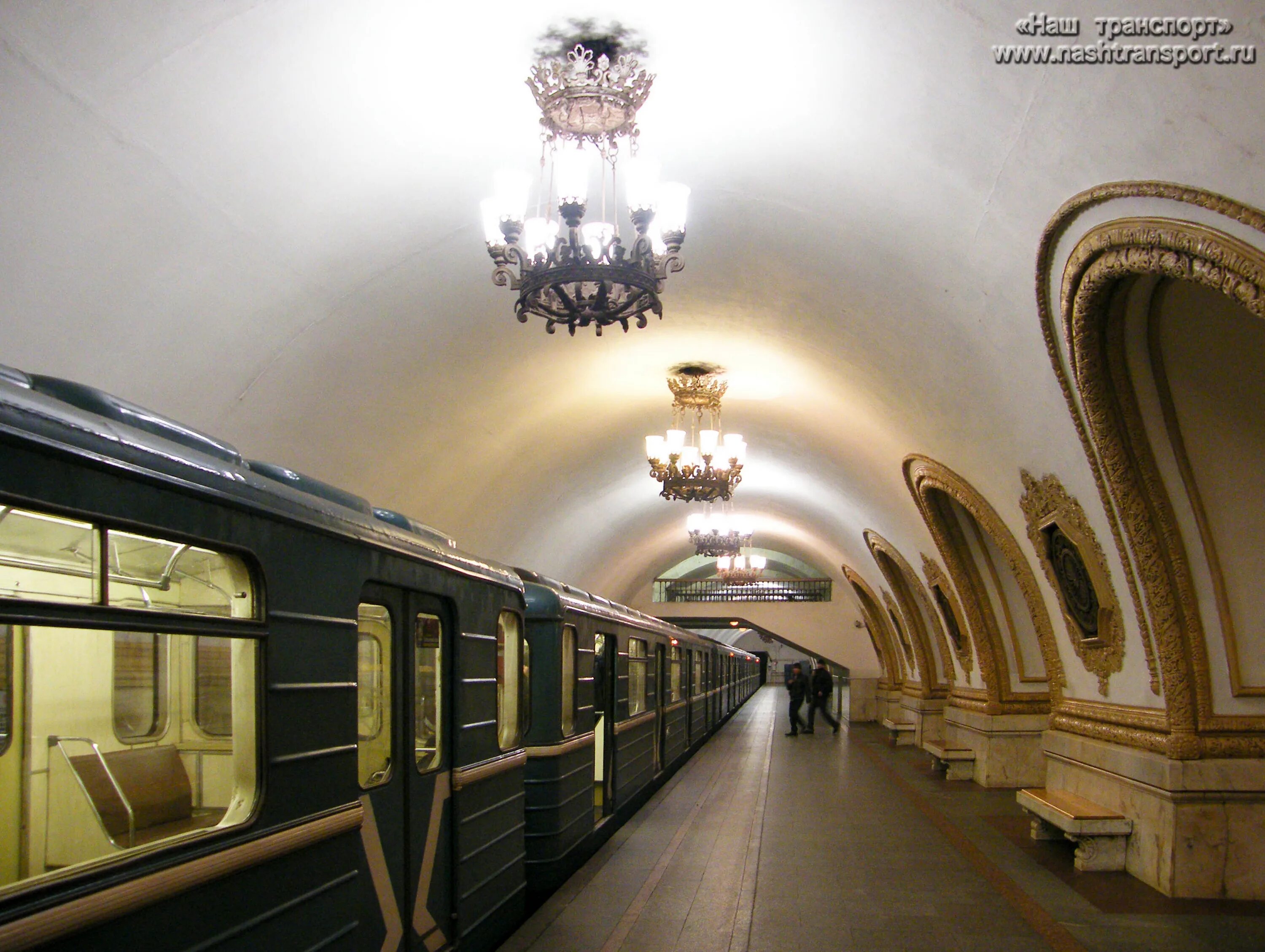Киевская площадь москва. Киевский вокзал 2004. Авито москва киевская. Киевский казанский вокзал. Ру москва.