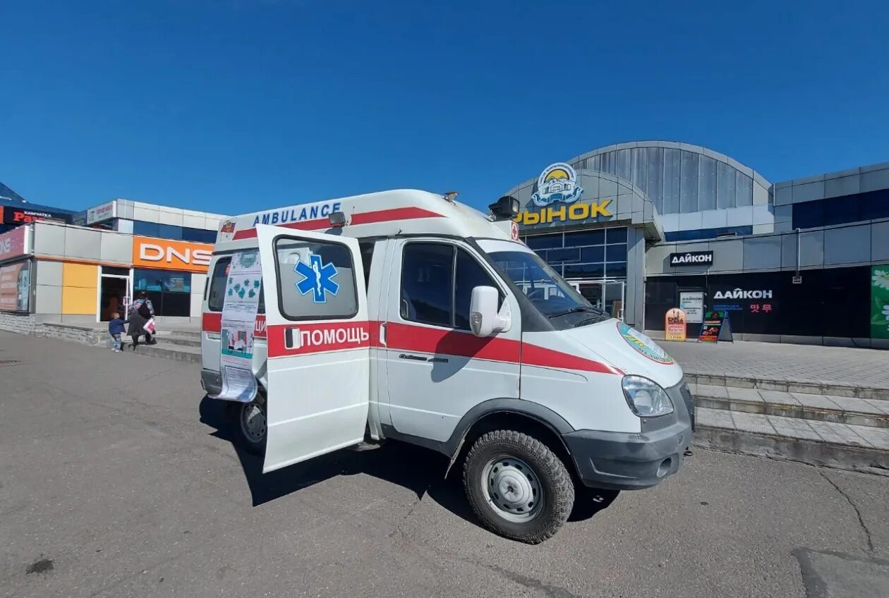 Скорая петропавловск камчатский. Медицинский пункт петропавловск камчатский. машина скорой помощи от центра европейской вакцинации.