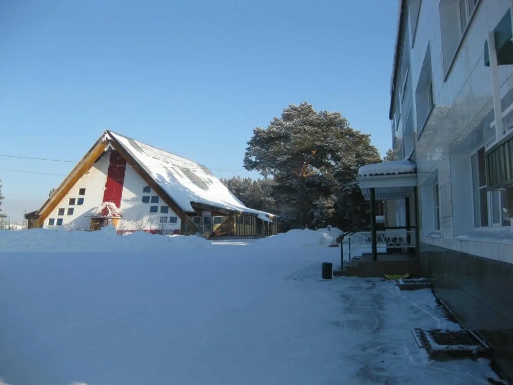 Лагерь три пещеры каменск-уральский. Лагерь три пещеры каменск-уральский 2023. Бассейн у трех пещер каменск-уральский расписание. Бассейн три пещеры. Санаторий у трех пещер.