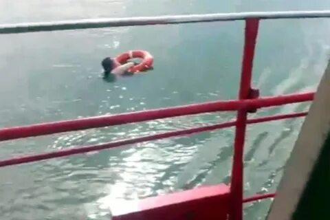 Мужчина спас людей