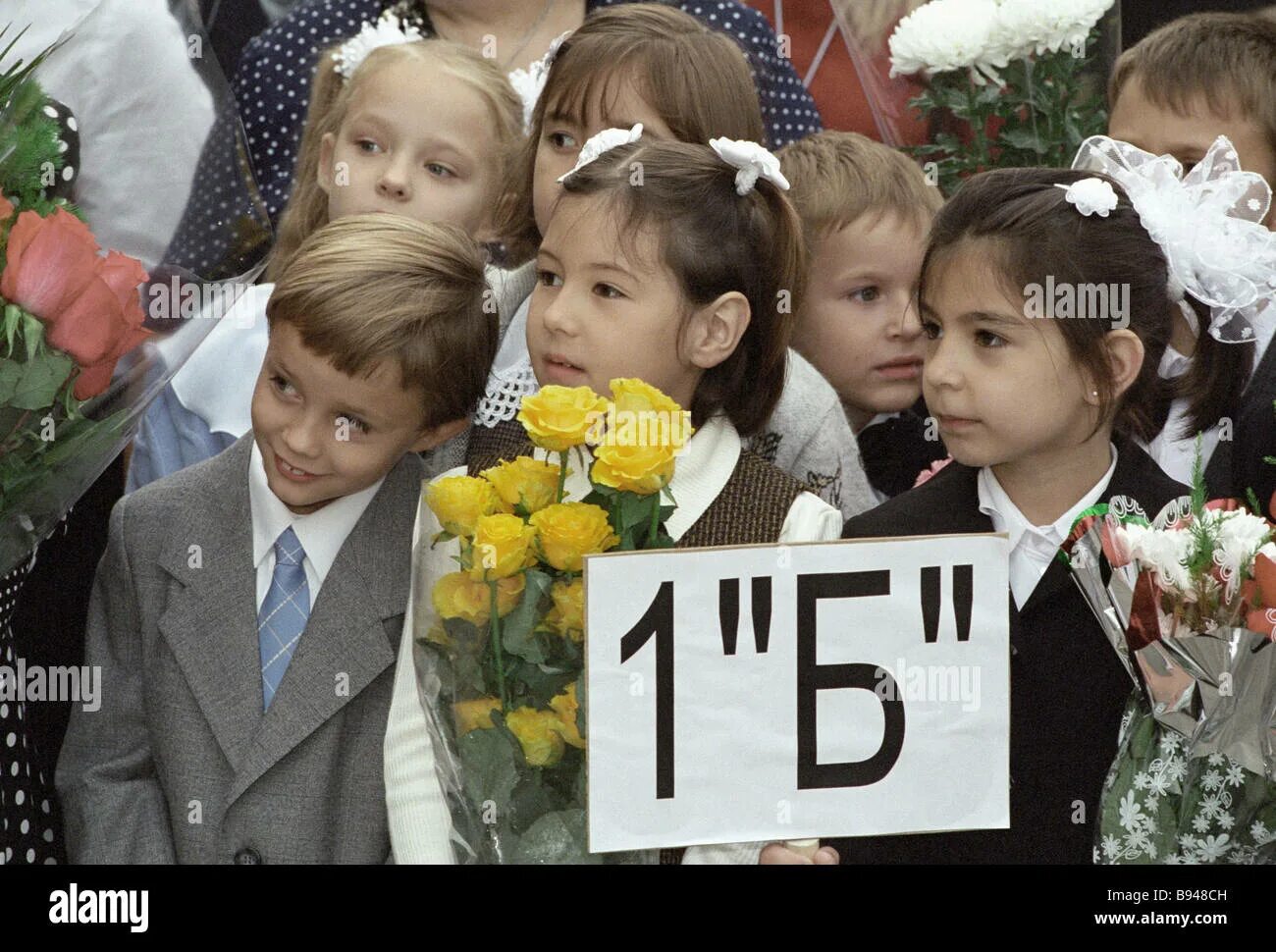 Подача ребенка в первый класс. Первый класс. Фотография первого класса. 1 Класс фото. Таблички для первоклассников.