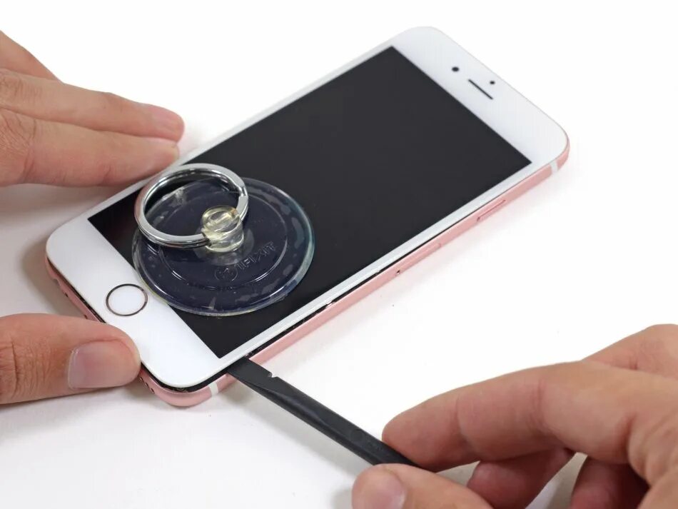 Стекло модуля дисплея айфон 5s. Смартфон. Ремонт iphone. Замена айфон на новый. Разбитый айфон до и после.