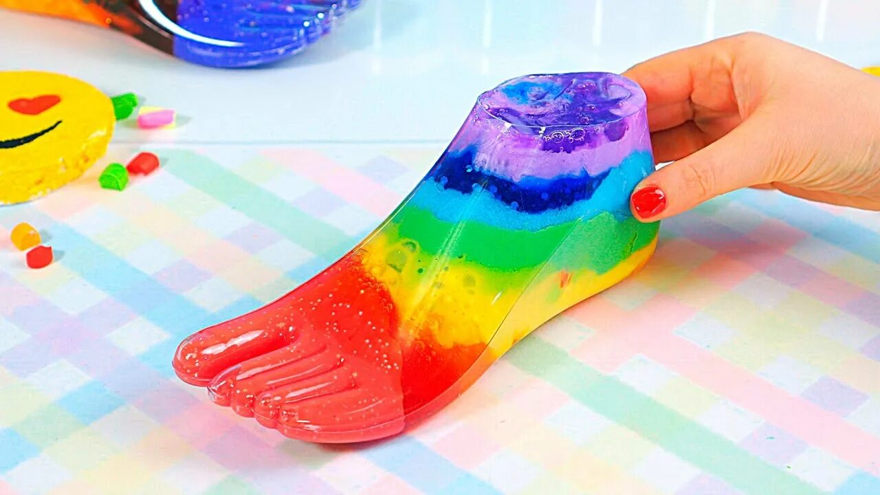 Яркий ЛИЗУН. Alina DIY Slime лицо. Family box делают слаймы