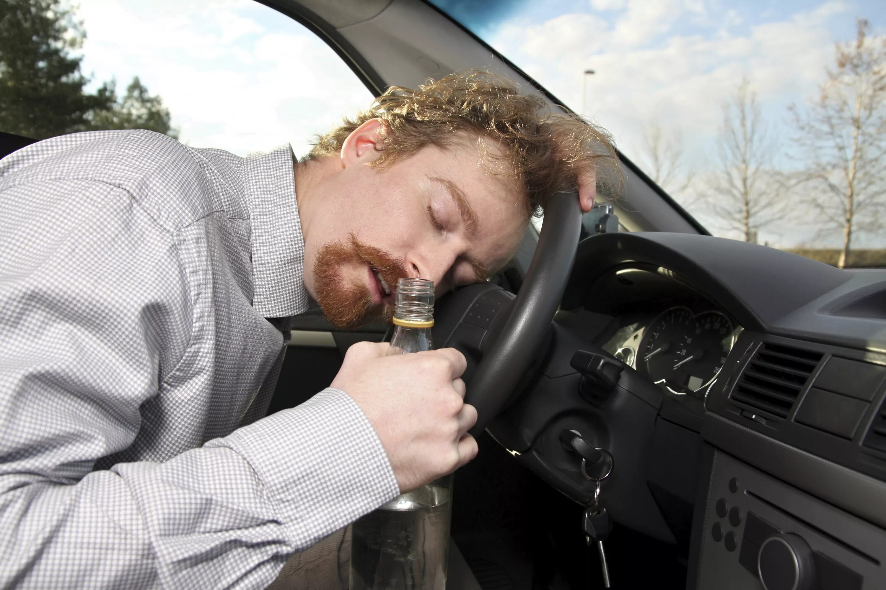 Drive a car sleep. Водитель. Пьяное вождение.