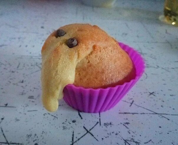 Быстрые маффины. Кекс фото. Кекс не получился. Птица с кексом. Капкейк шоколадный с вишней.