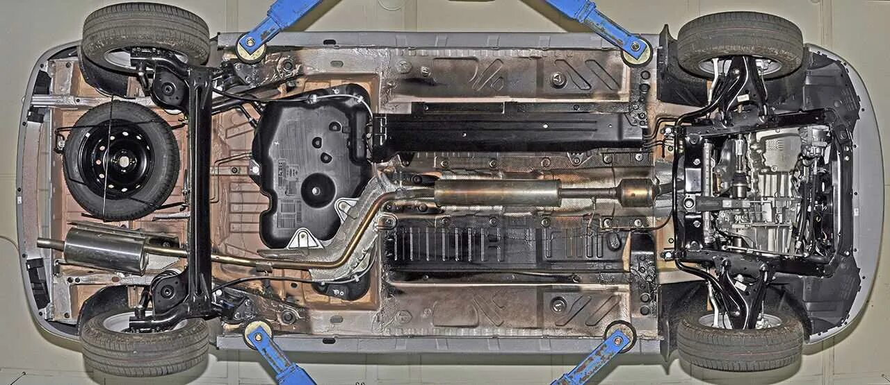 Маленькая 1 снизу. Bmw f20 снизу. Bmw 320 вид снизу. Ваз 2110 передняя подвеска снизу. Маленькая 1 снизу.