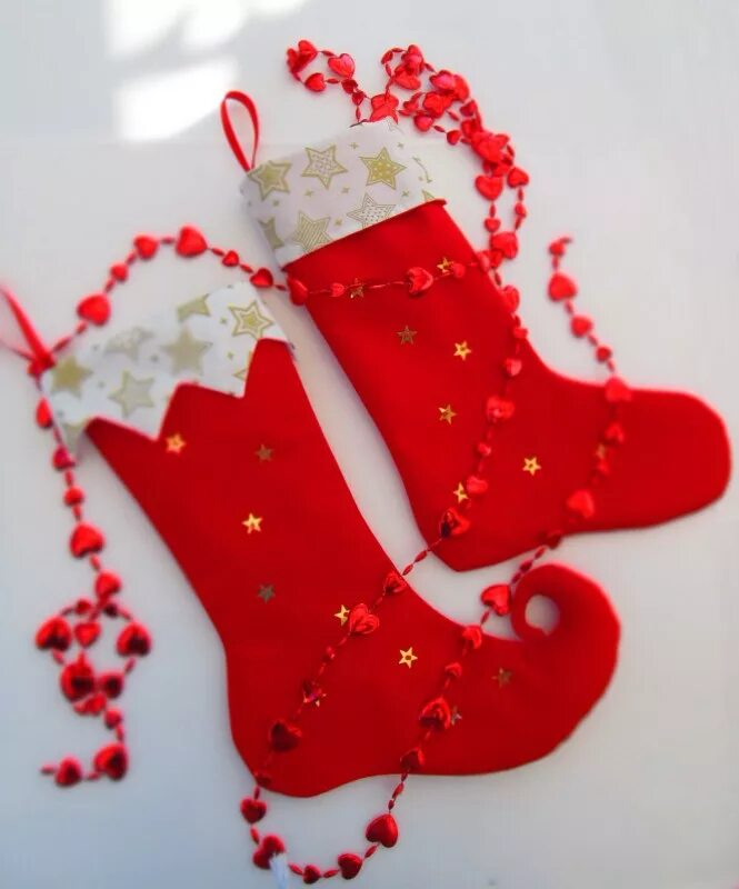 Как сделать новогодний сапог. Сапожок для подарков. Как сделать новогодний сапог. Рождественский сапожок. Новогодний сапог для подарков.