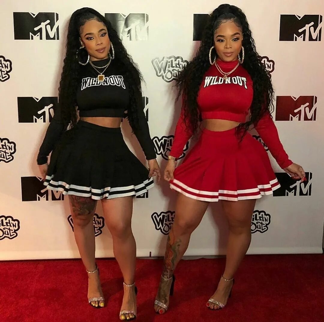 Дом страных детей миса пелегрин. Панно маски на стену. Маска близняшек. Маска близняшек. Маска кабуки женская.