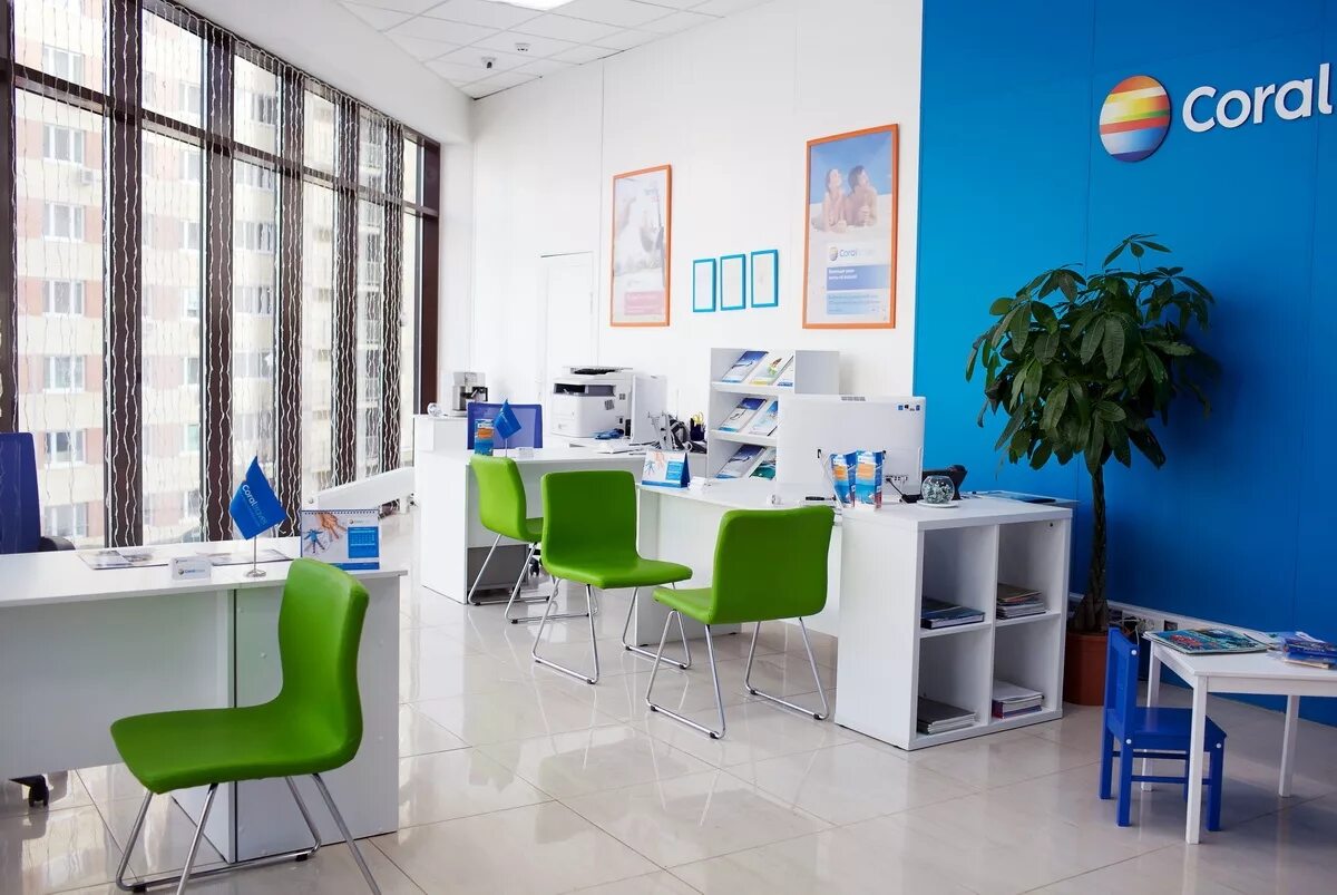 Coral travel туроператор. Корал тревел. Туристическое агентство travel. Корел тревел тур. Интерьер туристического офиса.