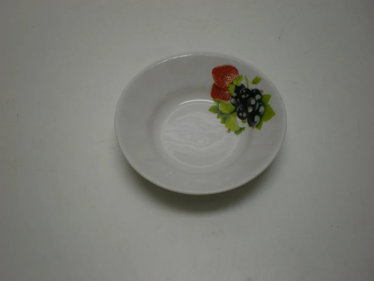 Блюдце для варенья дфз 110мм ф. Блюдце для варенья; фарфор. Отводка люстром (027062). Блюдечко для варенья. Блюдце для варенья 110мм сирень - 2с0812.