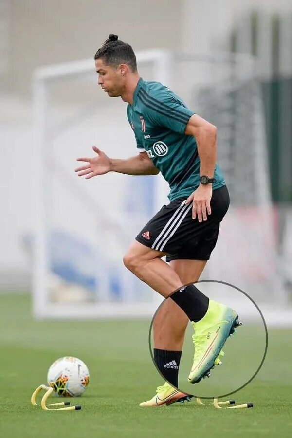 В каких бутсах играет роналдо. Бутсы криштиану 7. Бутсы адидас роналду. Бутсы криштиану роналдо 2012. В каких бутсах играет роналдо.