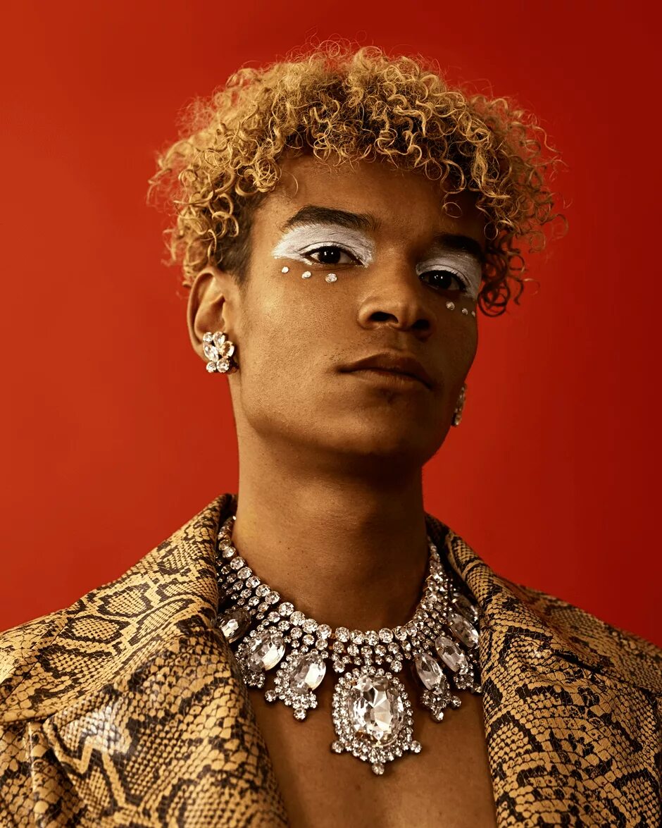 Дома стиле афрофутуризм. Афрофутуризм блэкисвирал. Афрофутуризм ваканды. Прически в африканском стиле. Афрофутуризм одежда.