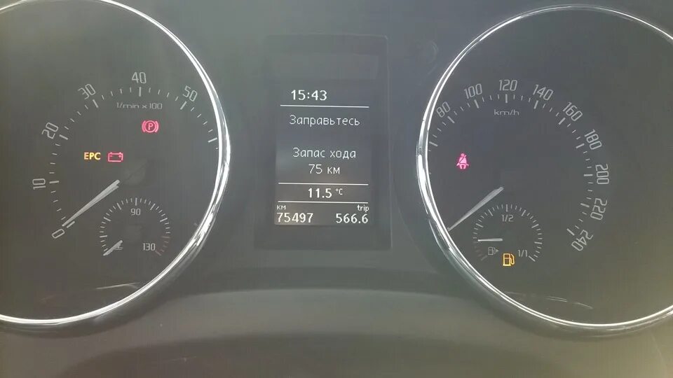 Температура двигателя 1.8 tsi. Датчик уровня масла шкода йети 1.8 tsi. датчик уровня масла шкода йети 1.2. датчик уровня масла шкода йети 1.4. уровень бензина на шкода йети.