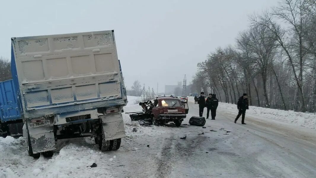 Рп 5 самойловка. ДТП Самойловка Саратовская область. Авария Самойловка КАМАЗ.