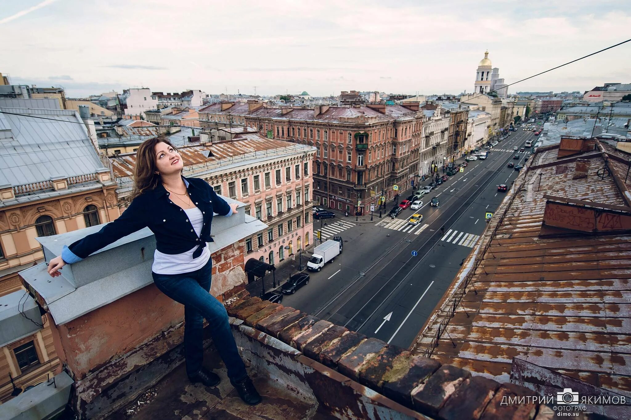 Модели крыш. Фотосессии на крышах петербурга. Клип поет на крыше. Клип на крыше дома. Клип на крыше дома.