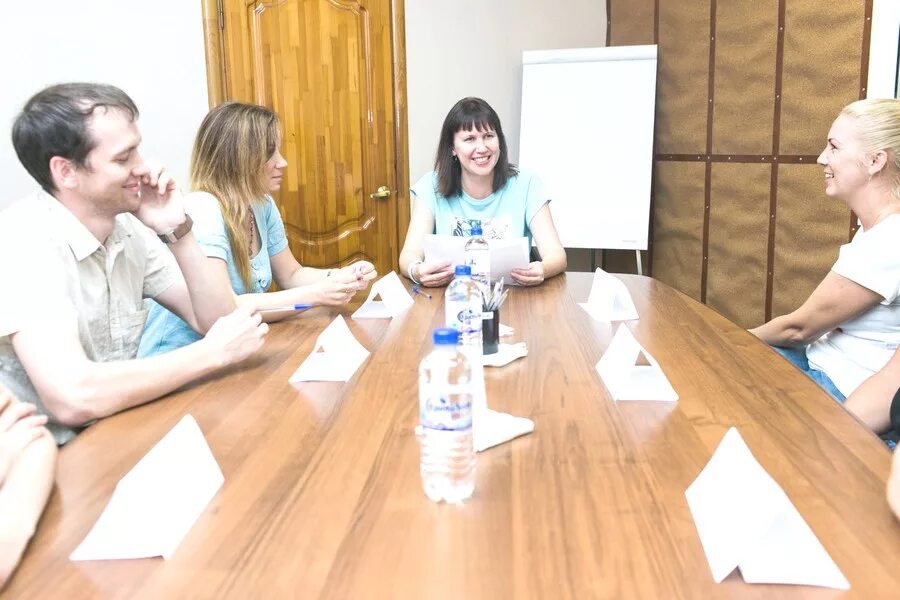 Форд фокус групп. Фокус группа. Помещение для фокус группы. Картинки фокусная группа. Форд фокус групп.