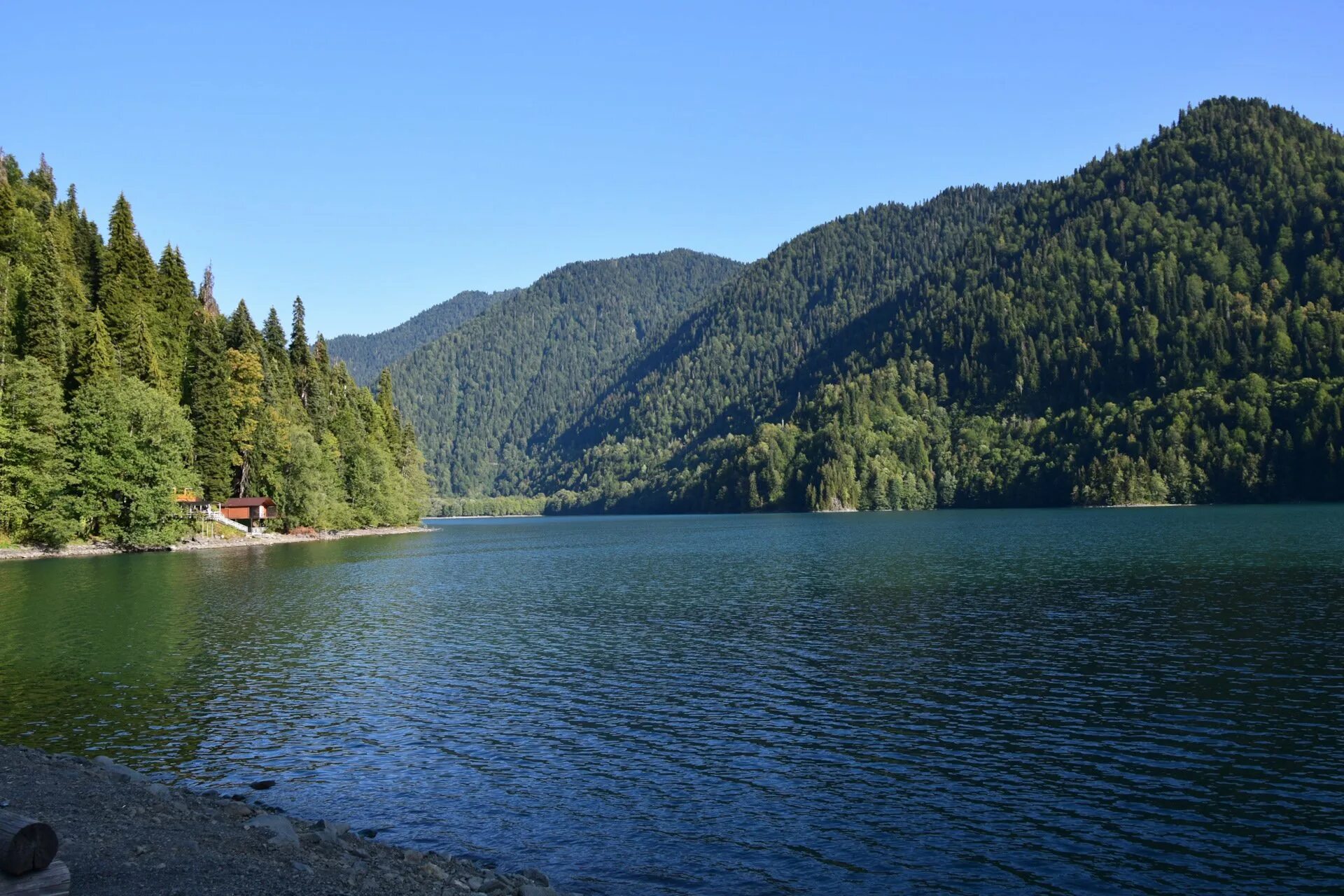 Озеро рица абхазия вид сверху. Озеро гуарап абхазия. Рицца абхазия озеро рица. Рицца абхазия озеро рица. Сухум озеро рица.