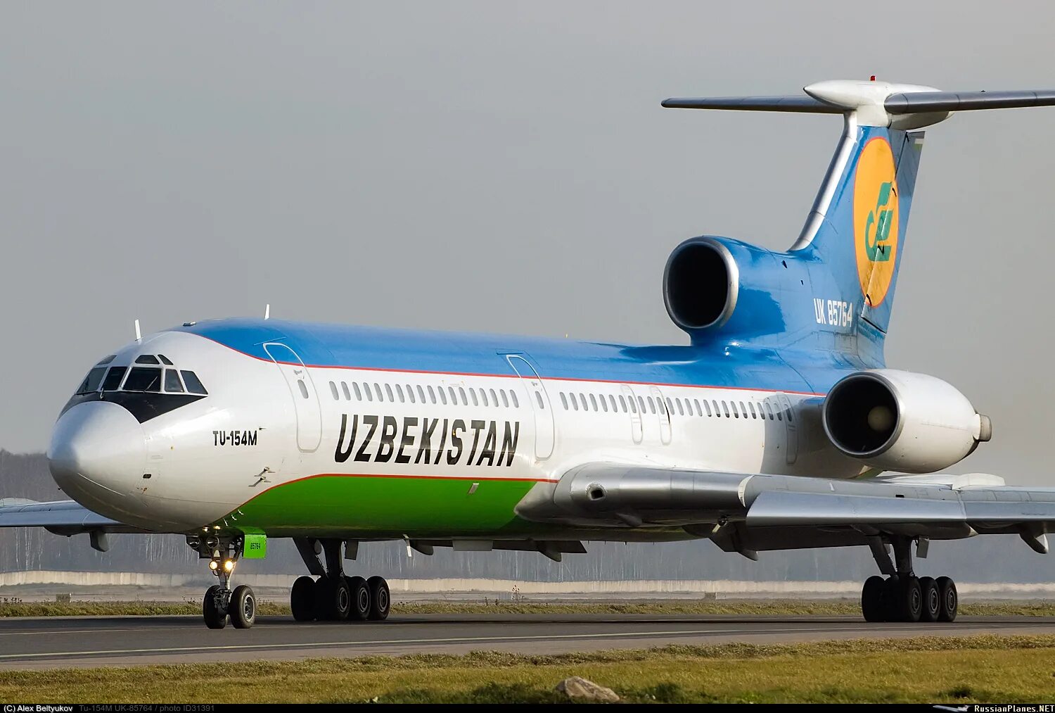 Авиакомпания ташкент. Узбекистан авиакомпания хаво йуллари. Ту 154 Uzbekistan Airways. Uzbekistan Airways Airbus a310. Tupolev tu-154m Uzbekistan Airways.