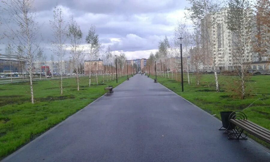 Аллея возле сити молла в стерлитамаке. Стерлитамак аллея на коммунистической. Город урбан сквер. Аллея сити. Сити молл стерлитамак.
