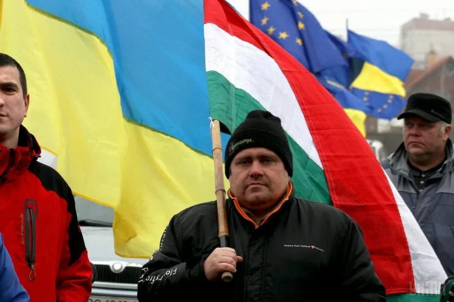 Будапешт столица венгрии достопримечательности. Флаг австро венгрии. Флаг королевства венгрии. Будапешт дворец парламента. Книги о венгрии.