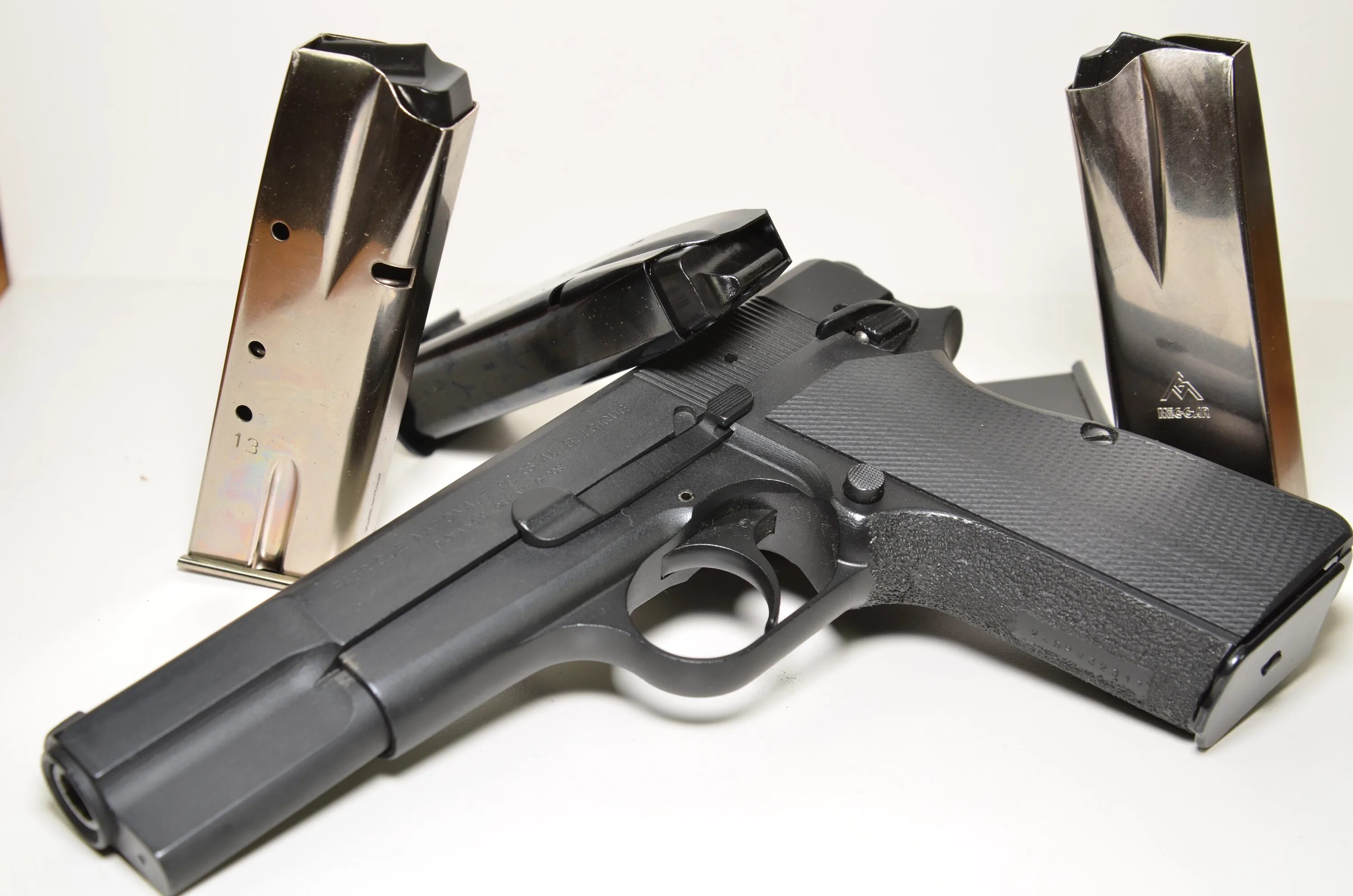 Browning shop. Browning Hi-Power. Browning Hi Power магазин. Browning Hi-Power пневматика.