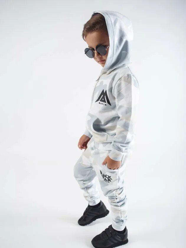 Вечеринка в стиле блэк стар. Black star kids. Костюм блэк стар детский. Спортивный костюм блэк стар мужской. Стиль блэк стар.