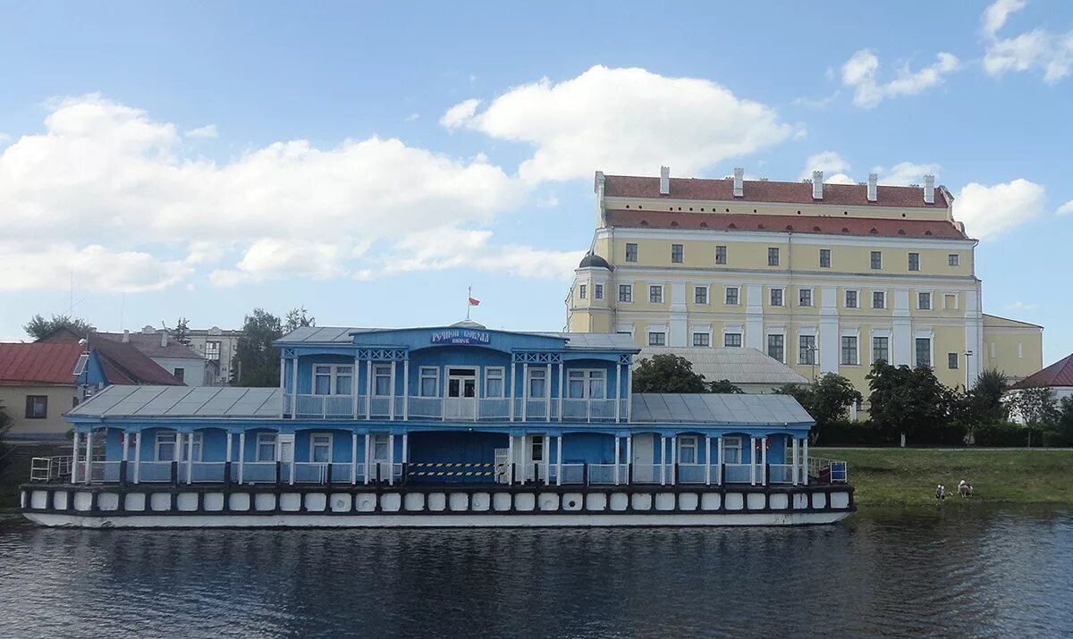 Пинск столица полесья. Пинск город. Речной вокзал мозырь. Пинск беларусь. Река пина в пинске.