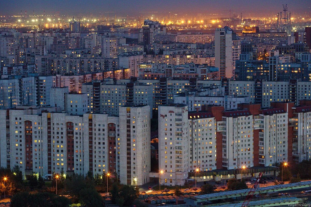 Московская комендантский. Спальные районы Санкт-Петербурга Купчино. Комендантский проспект спальный район. Лефортово спальный район. Васильевский остров спальный район.