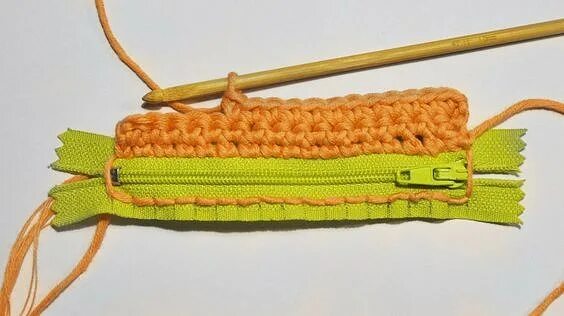Пришить молнию к вязаной сумке. Пенал из вязания. Молния крючком. Красиво пришить молнию на вязаное изделие. Аппликация облако крючком.