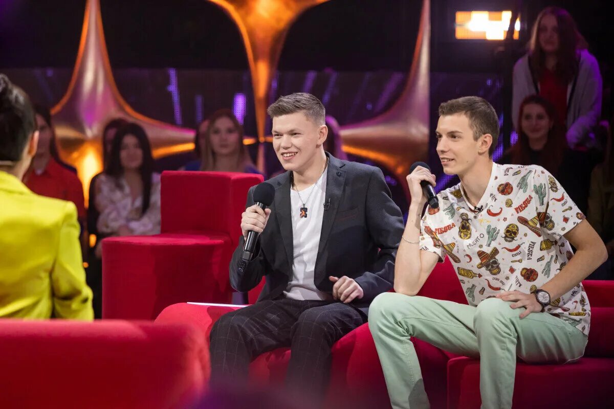 Продюсер конфетка. Гарик чарон мартиросян. Продюсеры конфетки. Продюсеры конфетки. Шоу конфетка баста.