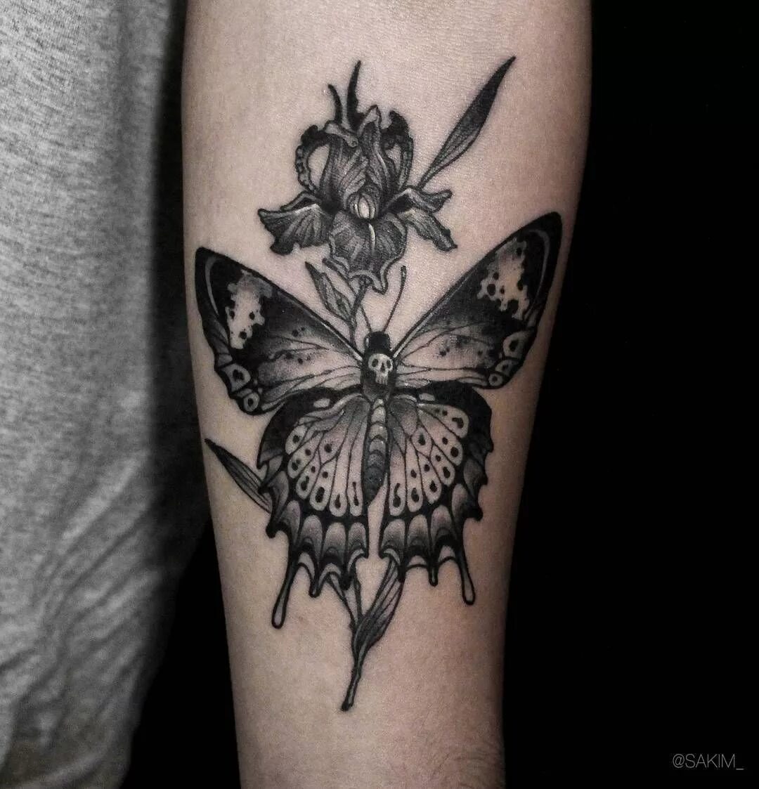 тату бабочка. тату цветы. тату бабочки в цветах. тату мотылек. тату бабочка.