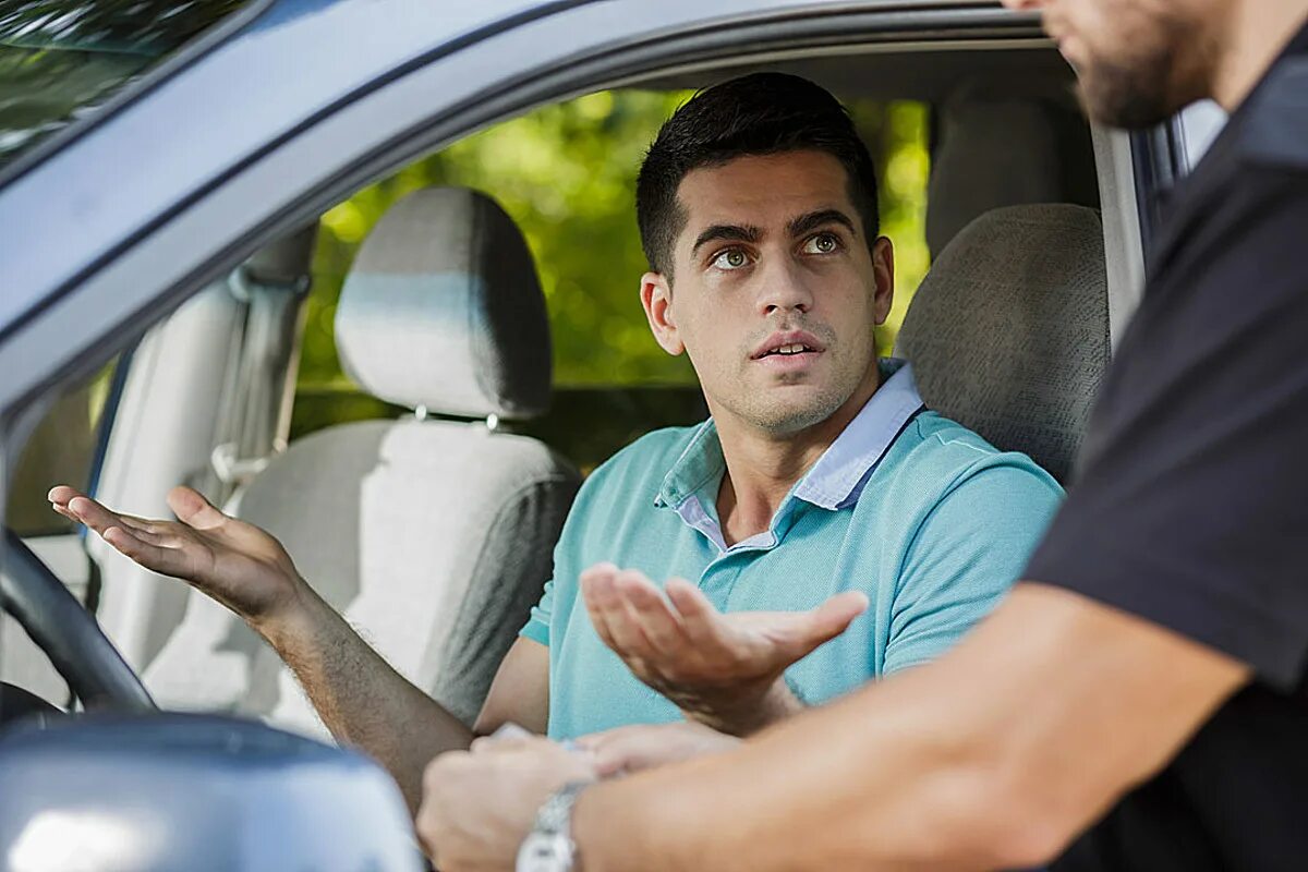 Езда без прав. Водитель. Водитель и автомобиль. Водитель без прав. Does he drive a car