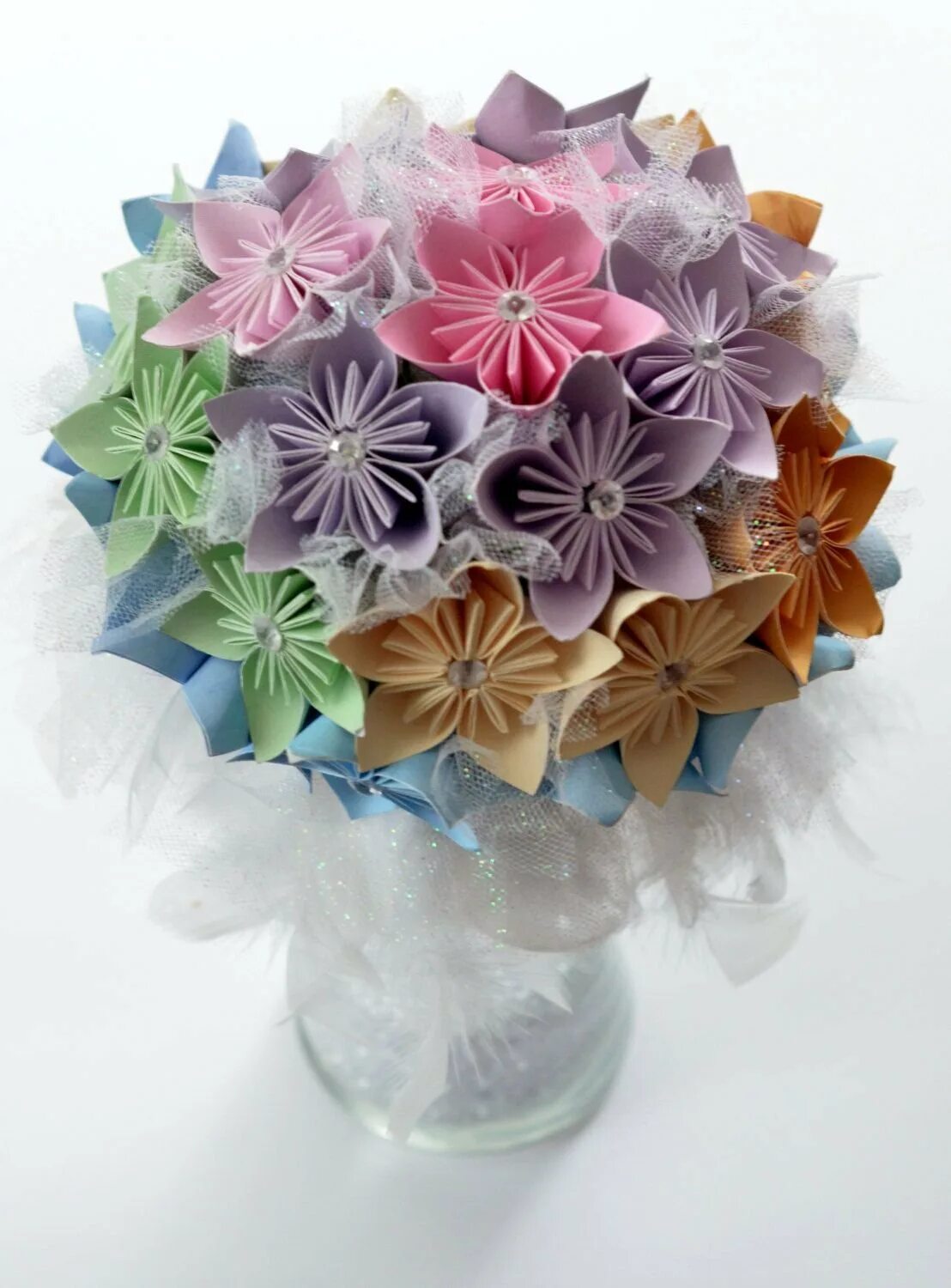 Букеты из бумаги видео. Букеты Kusudama. Букет из бумажных цветов. Букет оригами. Поделка букет цветов.