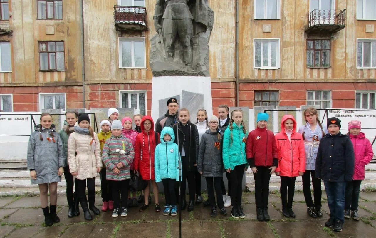 Погода вахруши слободского на 10 дней. Вахруши Кировская область. Поселок Вахруши Кировская область. Вахруши Кировская область население. Памятник в поселке Вахруши.