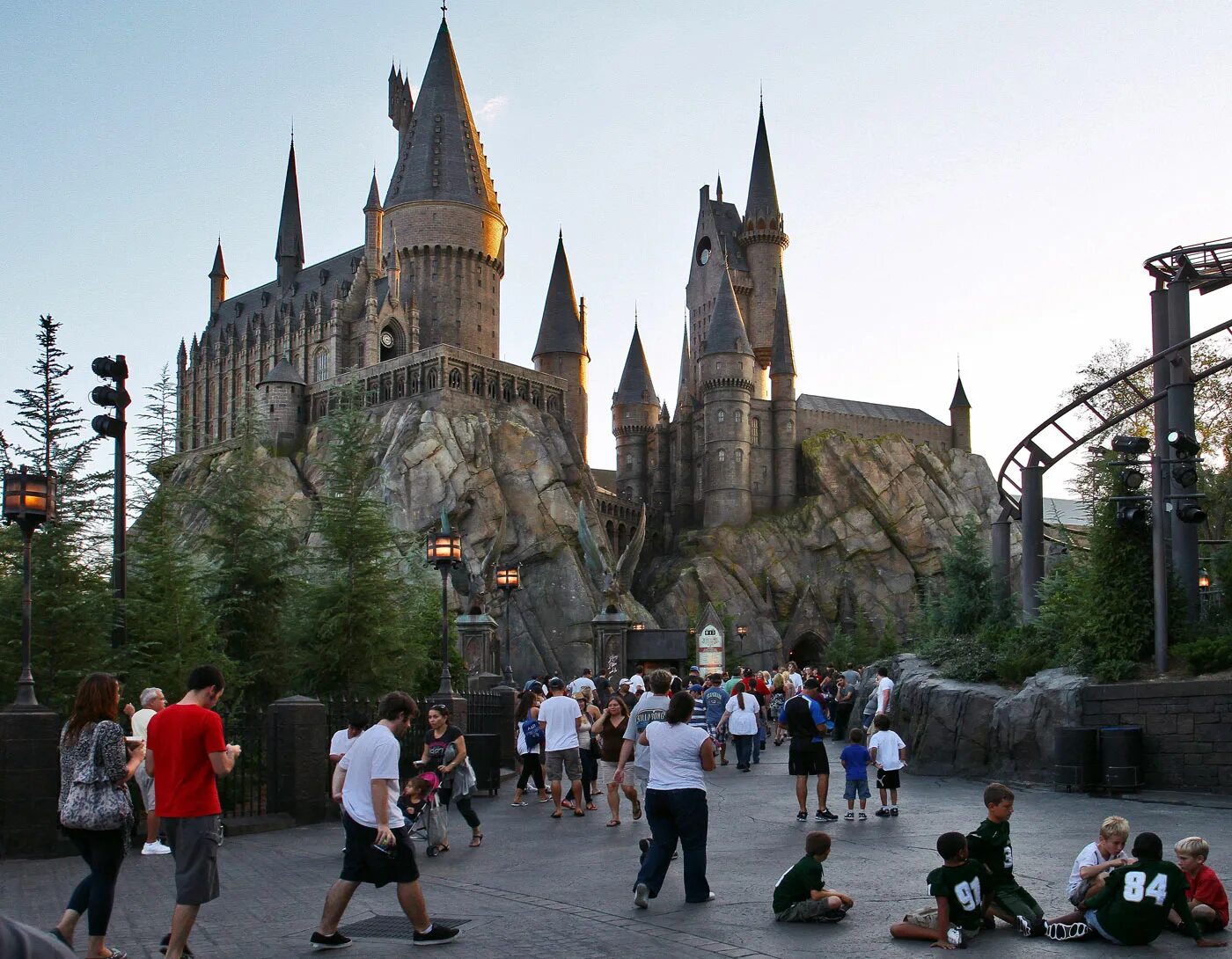 The wizarding world of harry potter хогвартс. школа хогвартс в англии. замок хогвартс в реальности. замок гарри поттер замок хогвартс. как поступить в хогвартс в реальной.