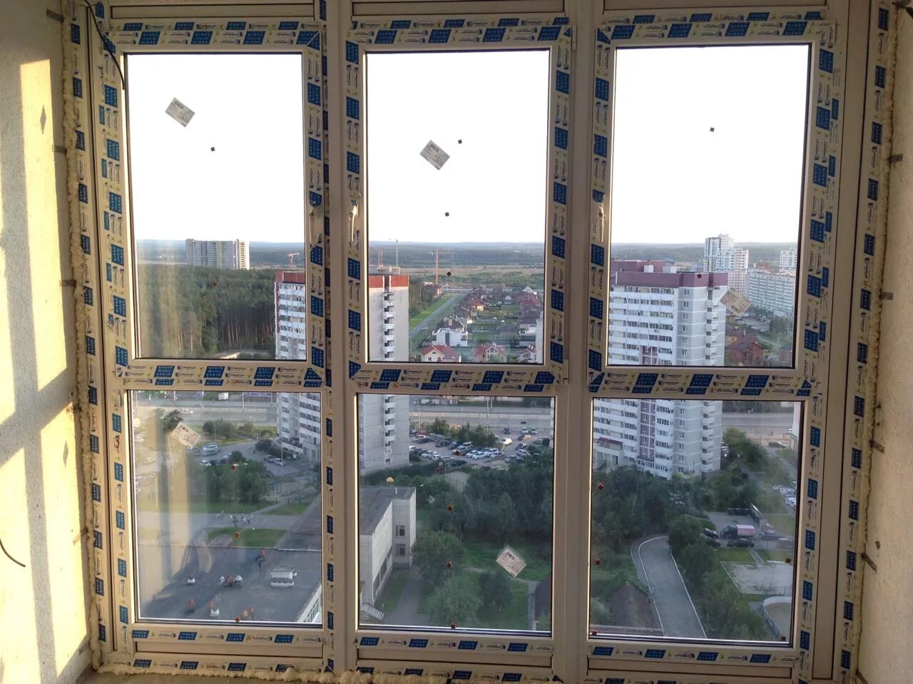 Алюминиевые окна. Пластиковые окна екатеринбург компании. Окна екб. Евроокна екатеринбург. Окно в квартире.