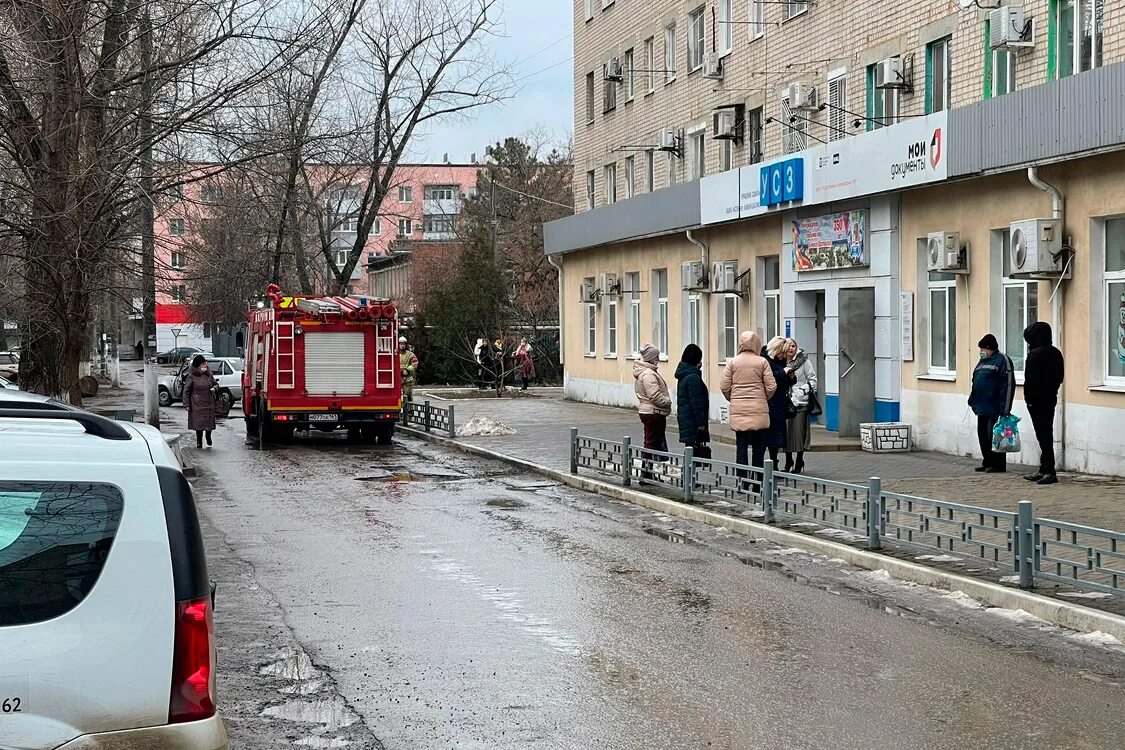 Мфц каменск шахтинский. УСЗН Каменск-Шахтинский. Тарасова в Каменске Шахтинском МФЦ.