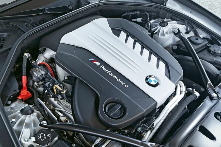 BMW 750d мотор. Двигатель BMW 750d 2017. BMW мотор 4. BMW 750 s63 мотор.