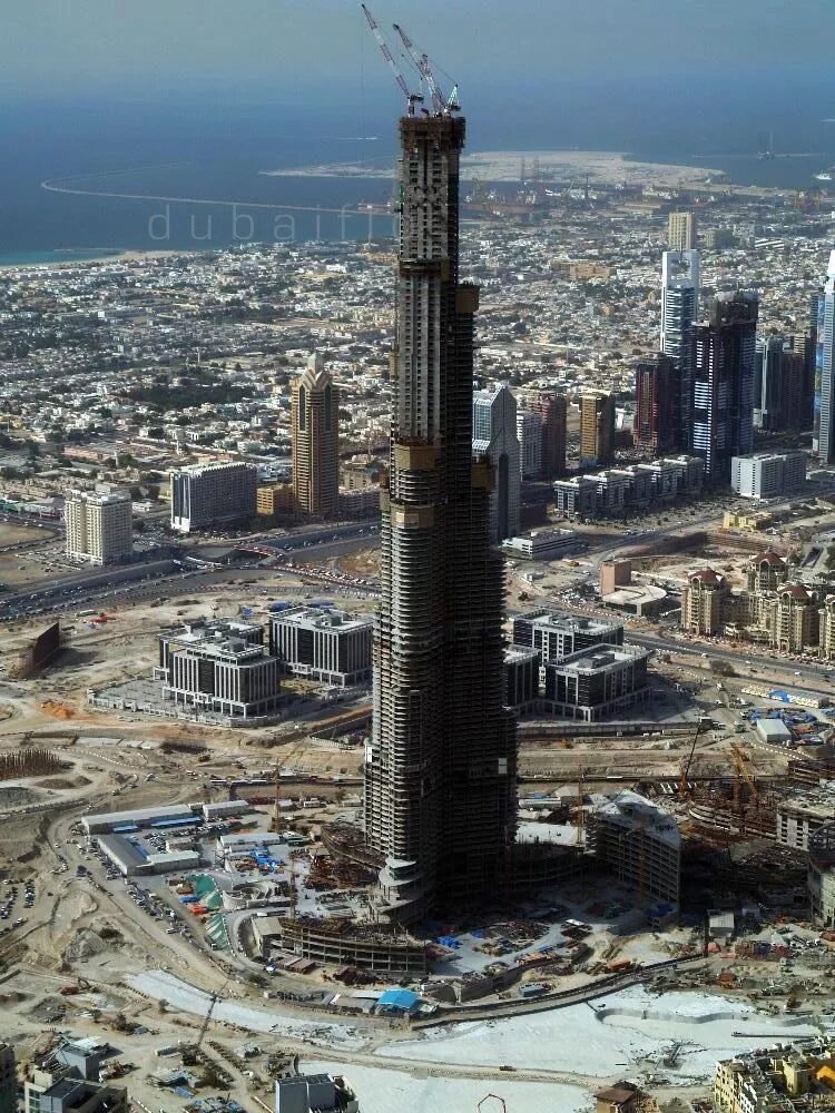 В каком городе находится самый высокий небоскреб. Телебашня в Дубае. Самый высокий небоскреб в Дубае. Башня Интисар Дубай. Самый высокий небоскрёб в мире высота.