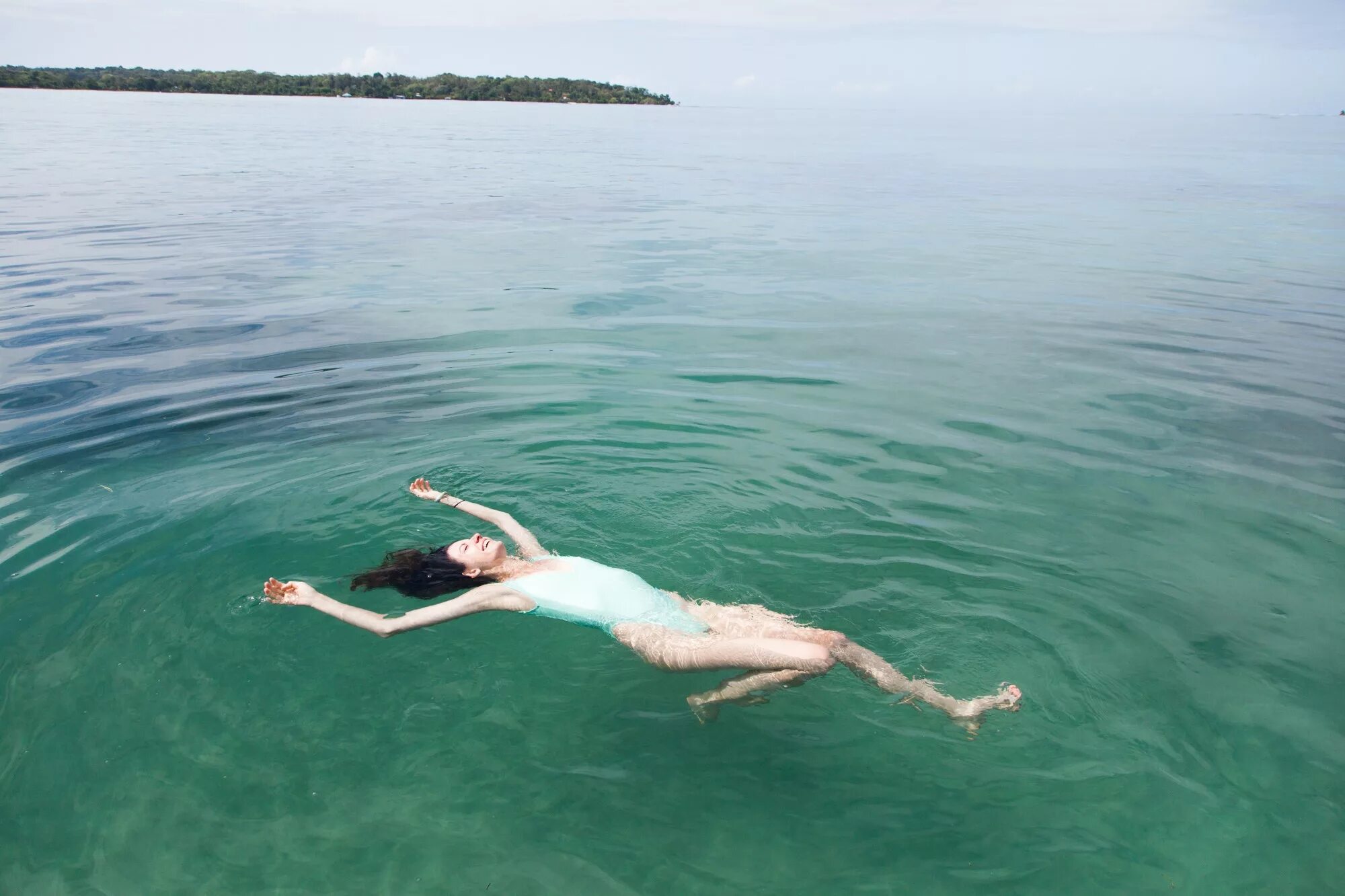 Купание в море. Искупаться в океане. Плавать в море. Купаются ли в океане. Тампоны купаться в море