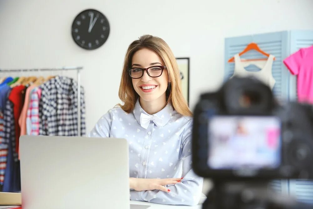 самые успешные блоггеры. блогер е. блогер е. блоггеры. девушка фотограф.