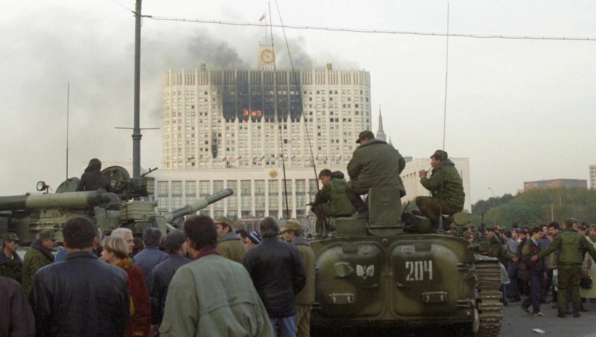 Путч 1993 белый дом. Белый дом 1993 год обстрел. 1993 Год Москва белый дом штурм. Путч 1993 Останкино.