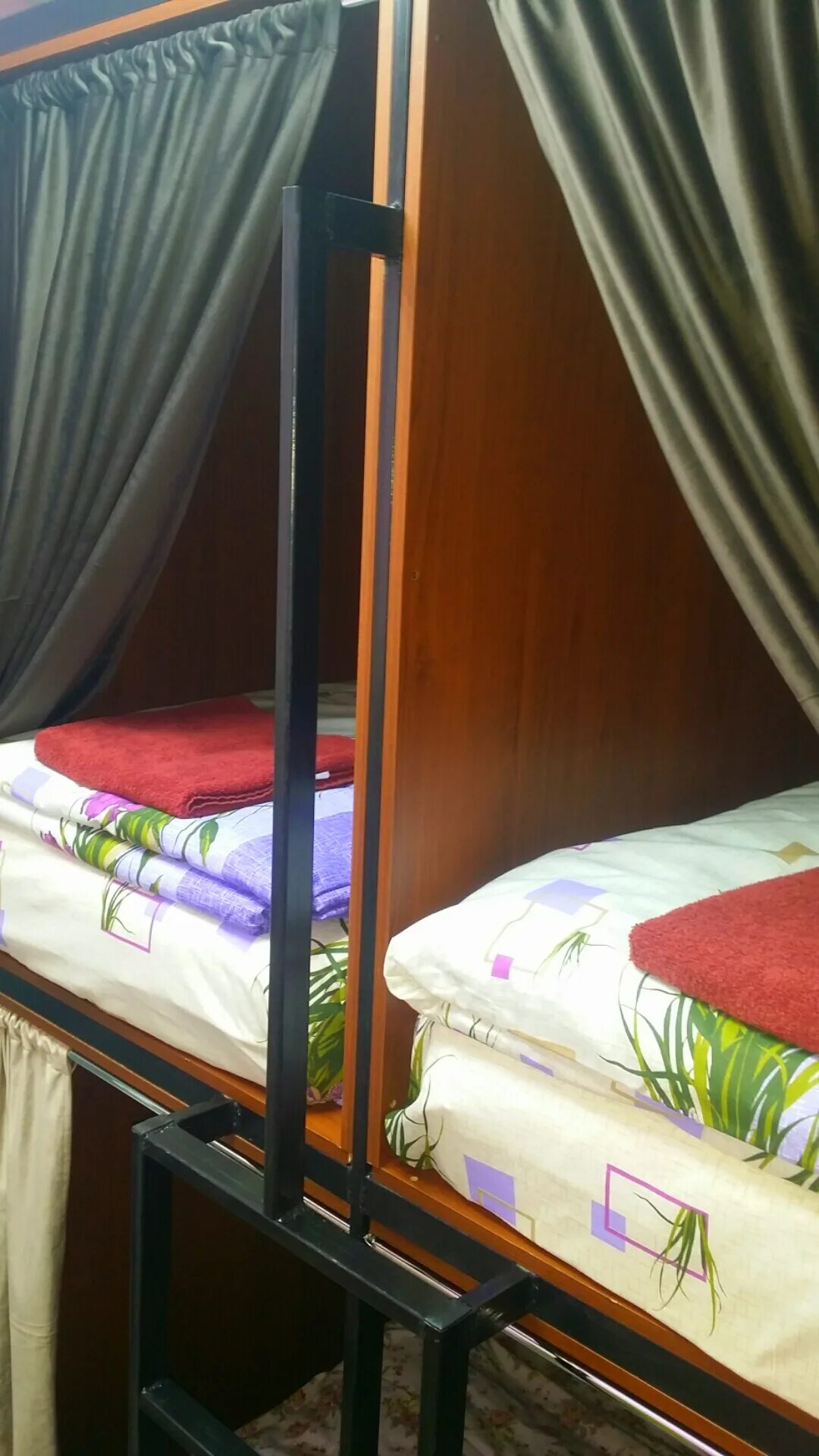 Столешников переулок 7с3 хостел. Хостел гости владивосток. Попкорн владивосток. Хостел город красноярск. Корона хостел.