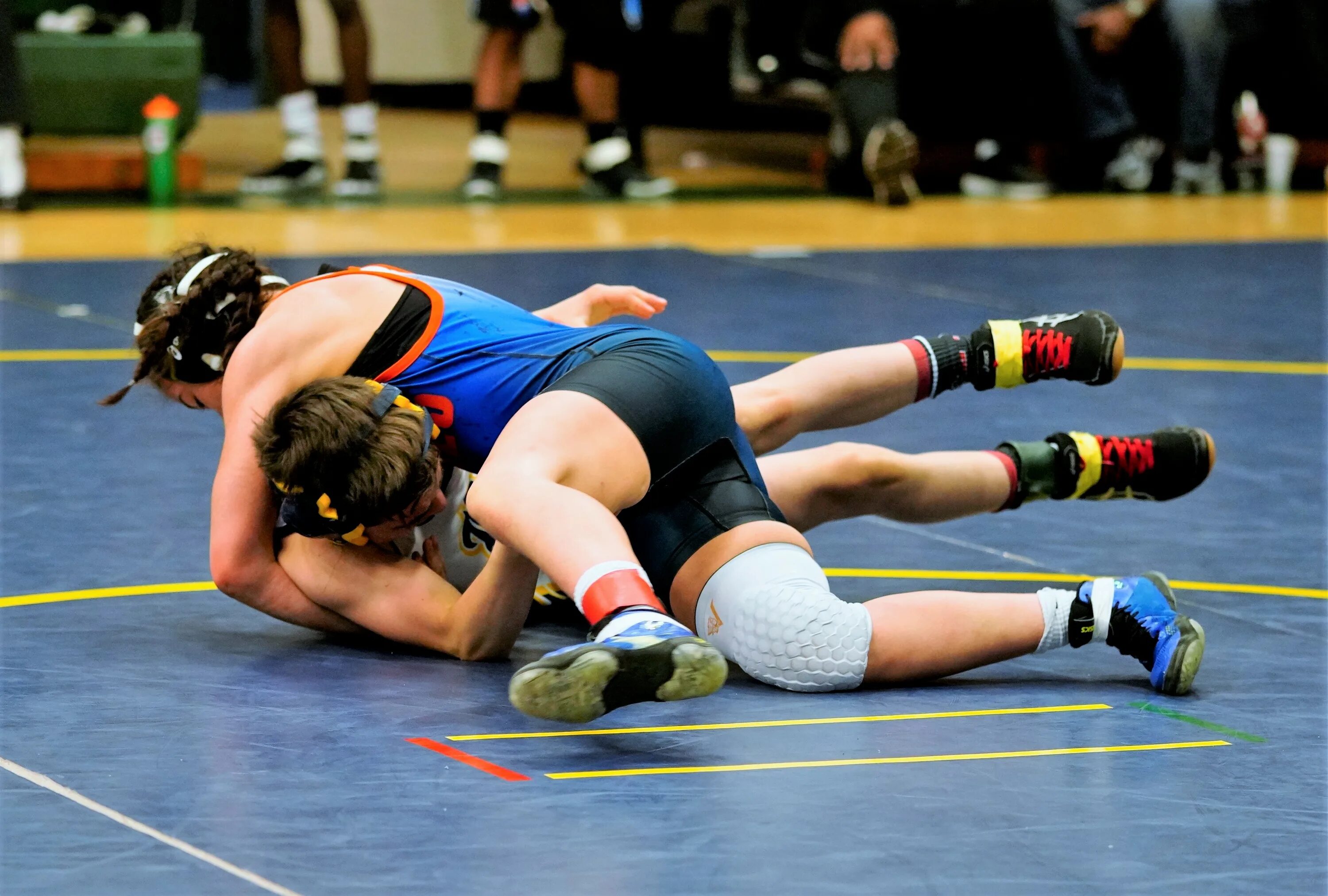 Wrestling referee defeated. Mma wrestlers champions. Мужики борются. Wrestling spladle унизительно. Женская борьба в кинофильмах.