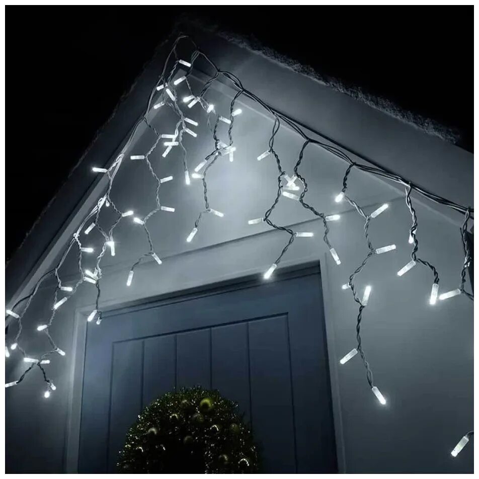 Светодиодная бахрома на фасаде. 6м белый 1080174. Гирлянда айсикл бахрома. Новогоднее украшение фасада дома. Как крепить гирлянду бахрому на фасад.