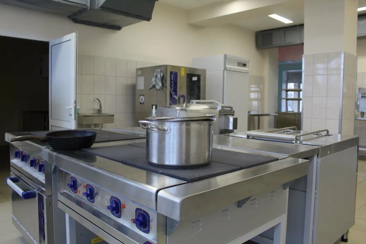 ремонт школьной столовой. мебель для школьной столовой. ремонт школьной столовой. обеденный зал школьной столовой.